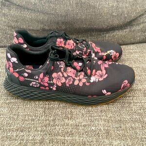 Trendy NOBULL floral running shoes! Great condition!
